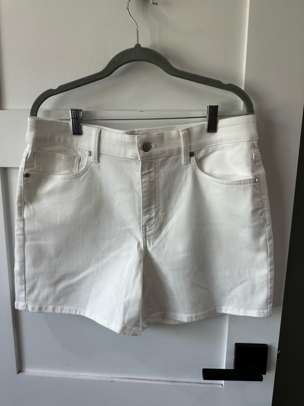 Talbots Girlfriend White Denim shorts 5” Inseam with pockets size 10